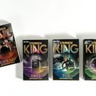 "HEYE STEPHEN KING SCHWARZ, DREI, TOT, GLAS – DER DUNKLE TURM" auf vier Buchcovern, jedes mit einzigartiger Grafik.