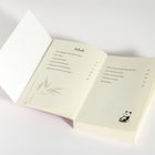 Inhalt: Kapitelüberschriften und Seitenzahlen, rechte Seite Panda-Illustration, Bambusmotiv auf linker Seite.