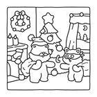 Ein Weihnachtsstrumpf hängt über einem Kamin, daneben ein festlich geschmückter Baum. Zwei Figuren darunter: ein Bär und ein Waschbär.