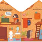 Text: "In der Gute-Nacht-Straße 3... Hast du dich denn versteckt?... Kannst du den kleinen Igel finden?"  
Illustration: Ein gemütliches Haus mit einem Igelkind, das Verstecken spielt.