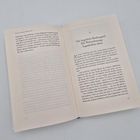 Offenes Buch mit zwei Textseiten. Rechts oben Überschrift: "Der ängstliche Bindungsstil: Mit Wahrnehmungs-Superkräften leben".