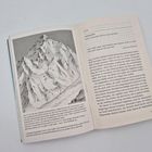 "1979 CHOGORI DER EINSAME GIPFEL DES RUHMS" Textseite rechts, links Bergillustration mit Höhenangaben.