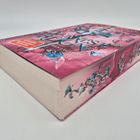 Ein Buch mit rosa Cover. Oben steht "Spiegel Bestseller Autorin". Es hat blau-türkise Blumenverzierungen.