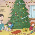 Text: "Am Heiligen Abend ist alles bereit... FROHE WEIHNACHTEN!" Illustration: Familie beim Geschenkeauspacken am Weihnachtsbaum.