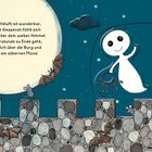 Text: Die kühle Nachtluft ist wunderbar [...]
Illustration: Ein fröhliches Gespenst, Fledermäuse, eine Maus auf einer Burgmauer unter dem Mond.