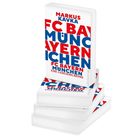 Buchtitel: "Markus Kavka, FC Bayern München - Eine Liebeserklärung" in Rot und Blau auf Weiß. Stapel von Büchern.