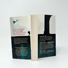 Spannend, fantastisch und mit viel Humor. Der zweite Fall aus der neuen Bestseller-Reihe. Silhouette von Vögeln und Gebäude.