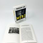 Der Titel lautet: "MERZ" von Mariam Lau. Ein Buch mit Titelbild und eine Doppelseite mit Text und einem Foto von zwei Männern.