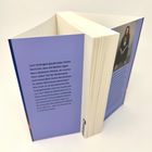 Text auf Buchrückseite: Laut Umfragen glaubt jeder fünfte Deutsche, dass die Medien lügen. Bild einer Autorin.