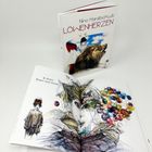 Buchcover: "Nino Haratischwili LÖWENHERZEN". Geöffnete Seite: "4. MALI Kiano und Amari". Illustrationen mit bunten Elementen.