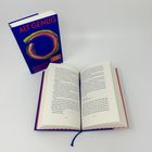 Ein geschlossenes Buch mit dem Titel "Alt genug" von Ildikó von Kürthy steht neben einem geöffneten Buch mit sichtbaren Textseiten.