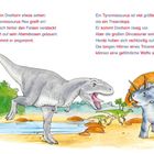 Zwei Dinosaurier stehen sich gegenüber: Ein aggressiver Tyrannosaurus und ein verteidigungsbereiter Triceratops.