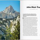 "John Muir Trail, Kalifornien, USA. Start: Yosemite Valley. Ziel: Mount Whitney. Strecke: 340 km. Dauer: 20–24 Tage."

Links: Große Berge mit Bäumen.