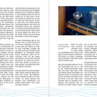 Texte: Seite 28 "Der Weg zum Langfahrtboot", Seite 29 "Der Weg zum Langfahrtboot". 
Illustration zeigt: Eine kleine Küche mit Gasherd und Töpfen.