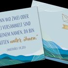 Matthäus 18,20: „Denn wo zwei oder drei versammelt sind in meinem Namen, da bin ich mitten unter ihnen.“ Illustration mit Bergen.