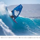 Kalender für Mai; großer Surfer auf hoher Welle, blaues Segel mit "P193" sichtbar, dynamische Meereslandschaft im Hintergrund.