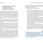 "Transformation ist nicht nur »Chefsache«. Warum Veränderung alle betrifft." 

"Wer die Zukunft gestalten will, beginnt bei sich selbst."

Linke Seite: Text beschreibt den Wandel und Integration neuer Technologien. Rechte Seite: Tipps für persönliche Veränderung.