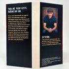 "Wer die Nacht kennt, träumt von ihr." Darunter ein Text über das Verschwinden eines Jugendlichen. Rechts Infos über Jo Nesbø.