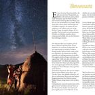 "Die Sternennacht" steht oben rechts. Ein Text beschreibt eine Sommernacht mit Sternenhimmel und einem Heuballenfeld. Links ist der Sternenhimmel über einer Wiese zu sehen, zwei Personen stehen neben einem Heuhaufen.