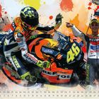 Text "MAI" und Kalender für Mai. Links ein Motorradfahrer in Aktion, rechts derselbe Fahrer mit Siegerpokal. Bunte, dynamische Farben.