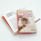 Buch „Die Kunst der Selbstermächtigung“ liegt aufgeschlagenem Buch. Cover zeigt Nahaufnahme eines Gesichts.