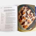 Text: Aprikosen-Schoko-Kuchen. Rezeptanleitung für einen fruchtigen Kuchen. Daneben ein Foto des fertigen Kuchens.