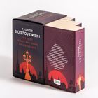 Ein Buchschuber mit der Aufschrift: "Fjodor Dostojewski, Der Idiot, Schuld und Sühne, Weiße Nächte". Art Deco-Design.