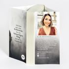 „Du hast also eine Schwäche für ein bösartiges Ding wie mich, Cameron?“ Bild einer lächelnden Frau neben Text.