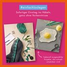 #einfachloslegen. Sofortiger Einstieg ins Häkeln, ganz ohne Vorkenntnisse. Links: Haube mit grünem Garn. Rechts: Gehäkeltes Spiegelei.