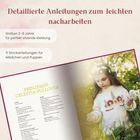 "Detailierte Anleitungen zum leichten nacharbeiten. Mädchen mit Blumenkrone trägt Pullover mit Einhornmotiv in Wiese."