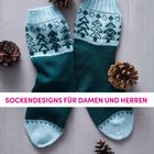 Text: "SOCKENDESIGNS FÜR DAMEN UND HERREN." Zwei Socken mit Tannenbaum-Muster in dunklem und hellem Blau auf Holzhintergrund.
