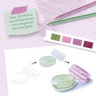 Eine Illustration zeigt den Fortschritt des Zeichnens von Makronen, begleitet von Notizen über Zeichnen und Farbstifte.