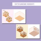 Oben steht "ENTSPANNENDE MOMENTE". Räume sind als leere und eingerichtete Isometrien dargestellt. Labels: "SCHLAFZIMMER", "CAFÉ".