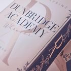 "DUNBRIDGE ACADEMY Whoever" in eleganter Schrift auf einem Buchcover, pastellfarbene Gestaltung mit floralen Elementen.
