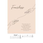 "Fearless. Denn Gott hat uns nicht gegeben den Geist der Furcht, sondern der Kraft und der Liebe und der Besonnenheit. 2. Timotheus 1:7." Unten befindet sich ein Kalender für den Monat Mai. Oben in der Mitte eine Illustration zweier Hände, die sich fast berühren.