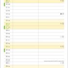 "NAME", "Mai", Feiertage wie "Maifeiertag", "Muttertag". Illustration: Person auf Sofa, witziger Dialog über Fernsehratesendung.