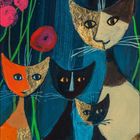 Kalenderseite Mai. Illustration von drei stilisierten Katzen vor bunten Blumen in kräftigen Farben.