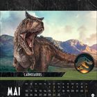 Text: "Carnotaurus, Mai". Kalender mit Dinosaurier und Bergen im Hintergrund. Logo mit Dino-Silhouette unten rechts.
