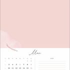 "Mai" steht groß geschrieben, darunter ein Kalender. Rechts Platz für Notizen. Alles in zarten Rosa- und Pinktönen gehalten.
