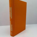 Orangefarbenes Buch, Titel: "ÜBER DER BRANDUNG", Autorin: FRANZISKA JEBENS. Enthält ein Logo auf dem Buchrücken.