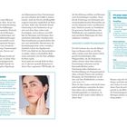 ROSACEA, GEWISSENHAFT PFLEGEN, STRESSABB AND REDUZIEREN 
Links: Frau zeigt ihre Haut; markierte Rötungen.