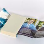 Text: "Norwegen, Europäisches Nordmeer, Jo Nesbø, Bestseller". Bild: Karte Norwegens, zwei Männer auf einer Broschüre.