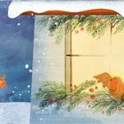 Eine Illustration zeigt zwei rote Vögel in einer verschneiten Winterlandschaft, umgeben von Tannenzweigen und Beeren an einem beleuchteten Fenster.