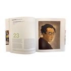 Links: „Kōshirō Onchi“ oben. Zahl „23“ groß in Grün. Rechts: Porträt eines Mannes mit dunklem Haar auf beigem Hintergrund.