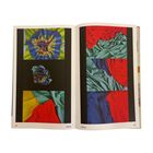 Seitenzahlen 82, 83. "TRICK" ist zweimal abgebildet. Bunte Stoffe in verschiedenen Farben und Mustern sind angeordnet.