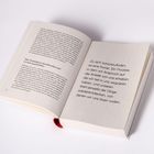 Text: „Zu sich zurückzufinden, ist eine Kunst...“  
Ein geöffnetes Buch mit zwei Seiten Text.