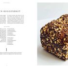 Titel: Saaten-Roggenbrot. Zutaten und Zubereitung auf der linken Seite. Rechts, ein Brot mit Körnern.