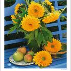 Kalenderblatt Mai 2027 mit Sonnenblumen und Äpfeln auf einem blauen Holztisch.