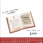 Ein aufgeschlagenes Buch mit floralen Mustern, daneben der Text: "Es gibt viele Wege zum Glück, einer davon ist Lesen." Darunter ein Kalender für Mai 2027.