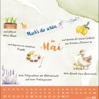 "Mach's dir schön im Mai" mit Illustrationen von Pflanzen, Zitronen, einer Farbpalette und einer Entenfamilie. Unten ein Kalender.